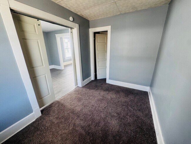 Building Photo - 3405 Roehl Ave