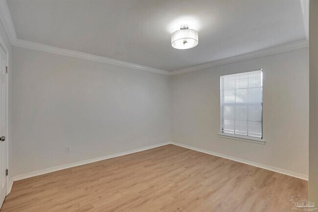 Building Photo - 10601 Silver Creek Dr