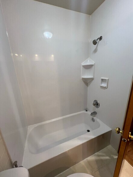 Building Photo - 6210 Franklin Ave