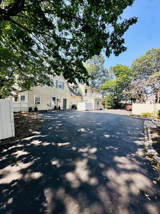 Building Photo - 80 Cedarhurst Ave