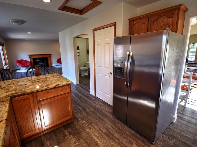 Building Photo - Welcome Home! This beautiful and spacious home