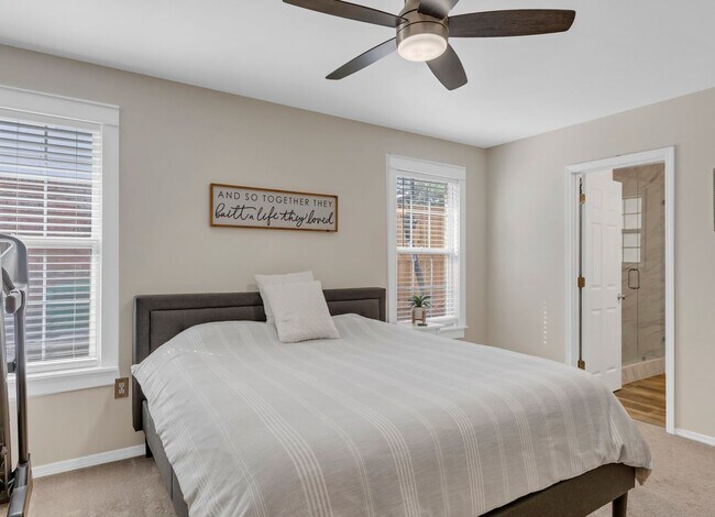 Building Photo - 4501 Parkwood Square