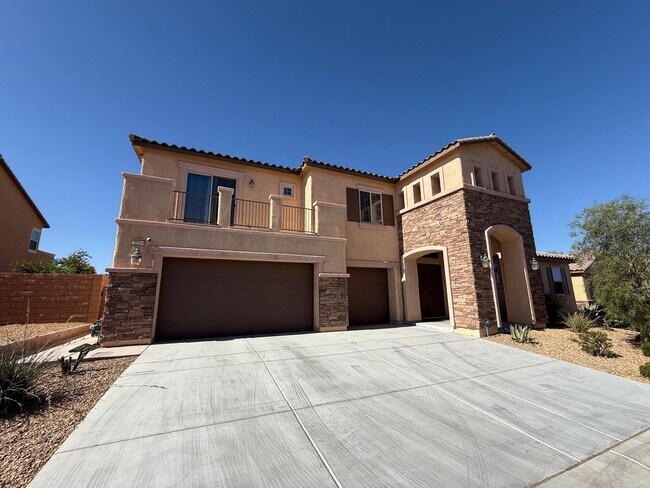 Building Photo - 4/BD 3.5/BA Spacious Home in Gated Communi...
