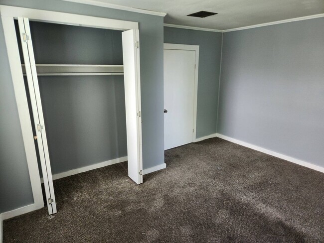 Building Photo - Affordable 2-Bedroom Apartment with Comfor...