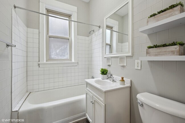 Building Photo - 3035 W George St