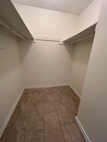07_Master Closet - 1208 Bush River Rd