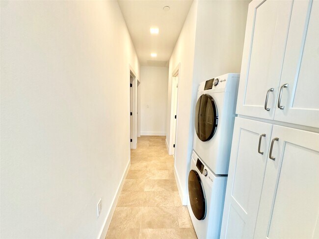 Building Photo - 2102 Mechanic St