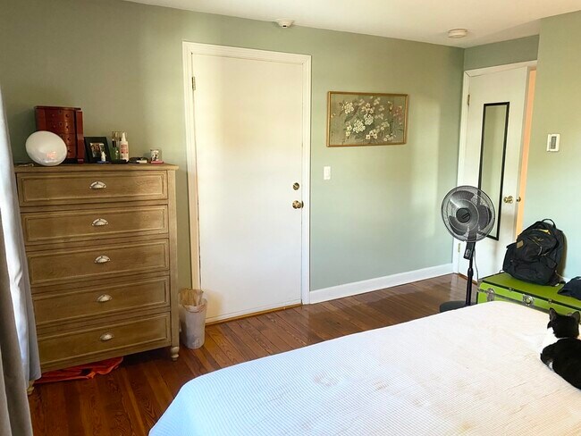 Building Photo - 135 Central St