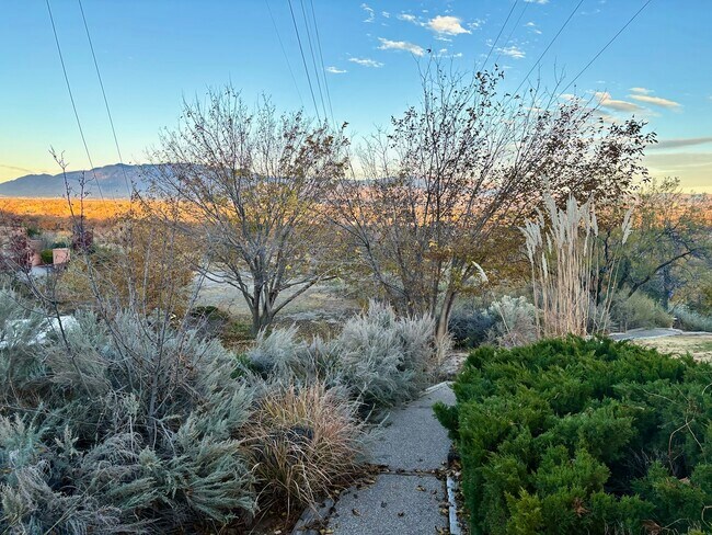 Building Photo - 2700 Vista Grande Dr NW