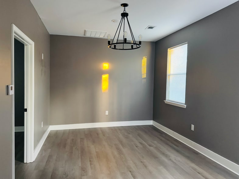 Building Photo - 860 France St