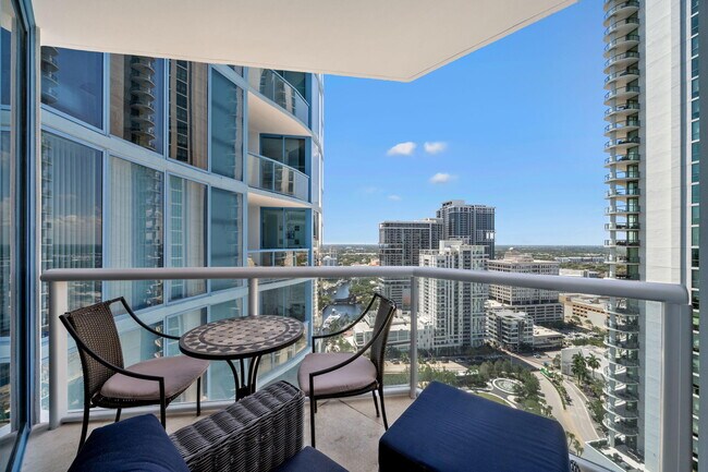 Building Photo - 333 Las Olas Way