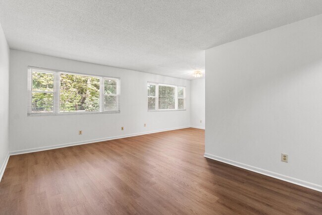 Building Photo - 3108 Briarwood Dr