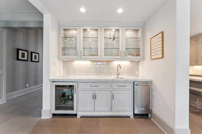 Building Photo - 7 Marilane St