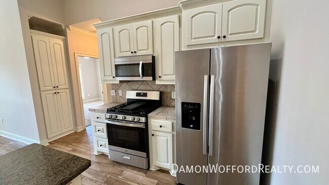 Building Photo - 610 Salems Ct
