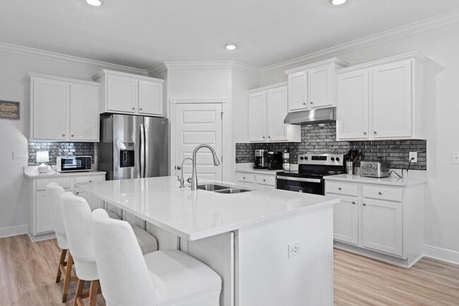 Building Photo - 206 Piper Cv