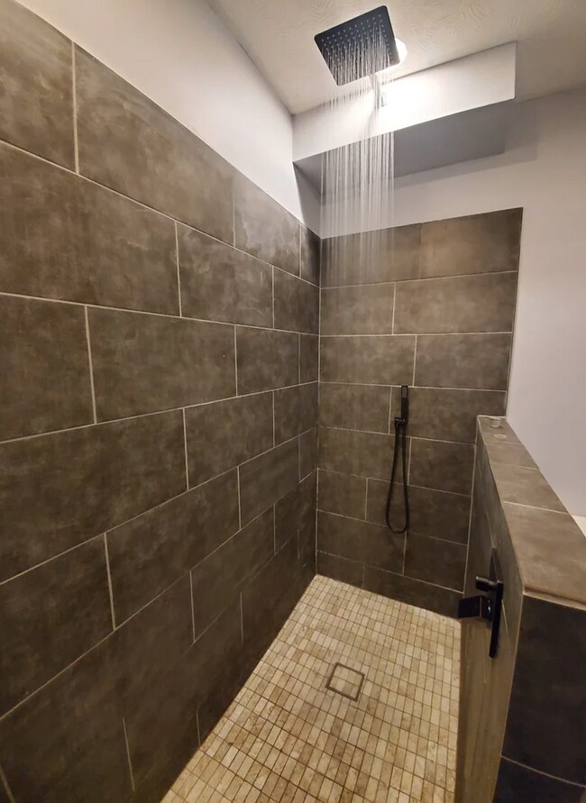 Building Photo - 2630 W Burnett Ave