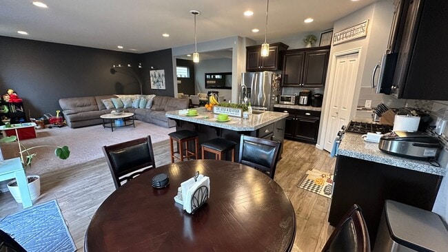 Building Photo - Gorgeous Corner lot 4 bed home! Happy Vall...