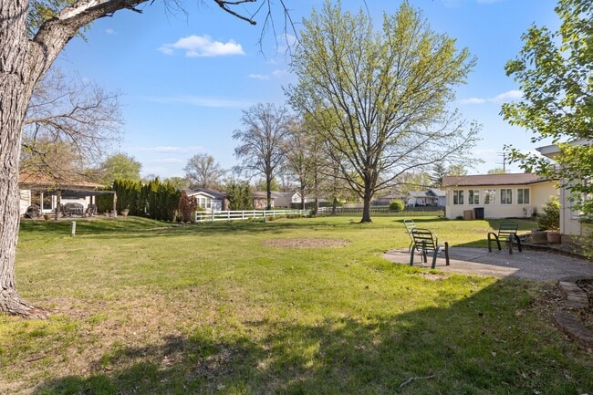 Building Photo - 14355 Rainy Lake Dr