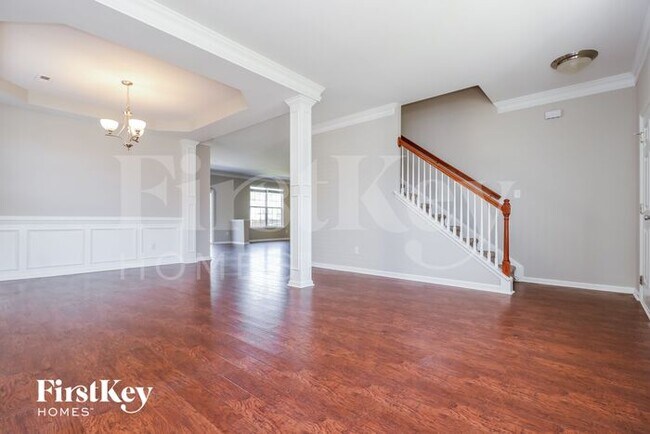 Building Photo - 619 English Oak Cir