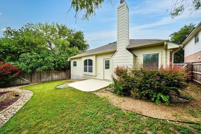 Building Photo - Stunning  Home in the Highly Sought-After ...