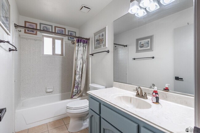 Building Photo - 10605 S Del Vista Dr