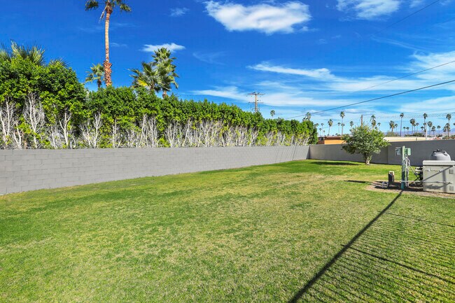 Building Photo - 2246 Paseo Roseta