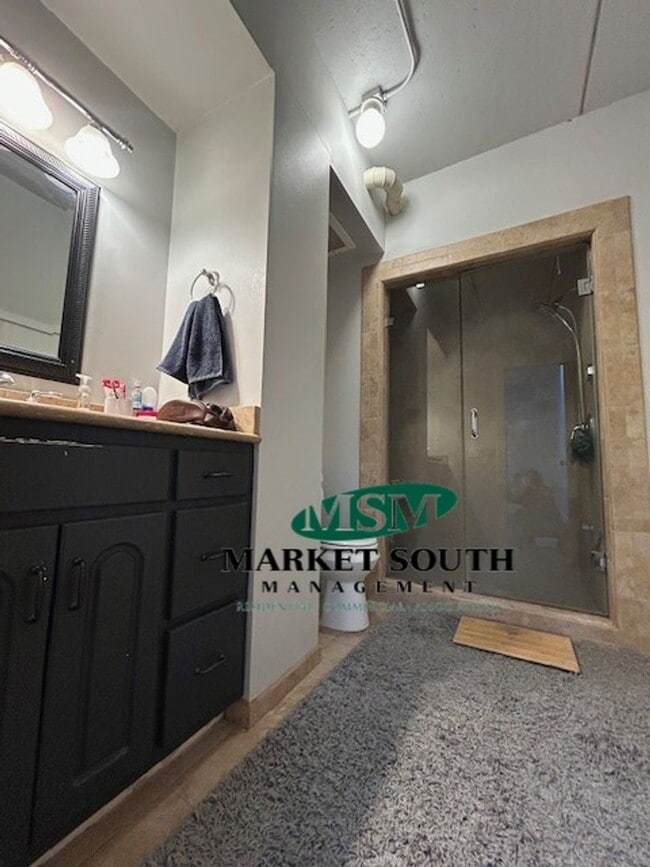 Building Photo - **APPLICATION PENDING!! CONTEMPORARY STARLAND LOFT!