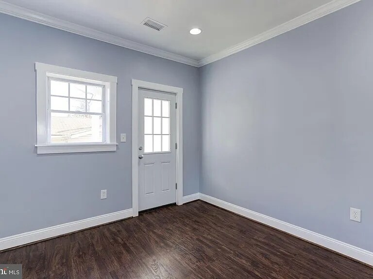 Building Photo - 811 Thayer Ave