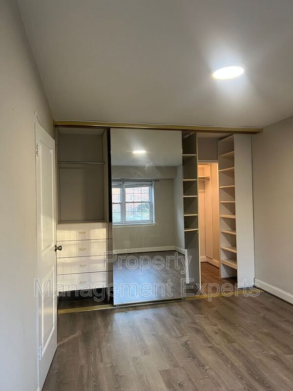 Building Photo - 1322 Fort Myer Dr