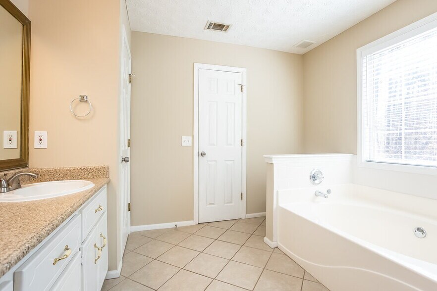 Building Photo - 508 Matthew Dr