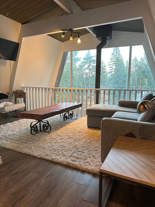 Building Photo - Modern 4-Bedroom Home Near Canyon Lodge – ...
