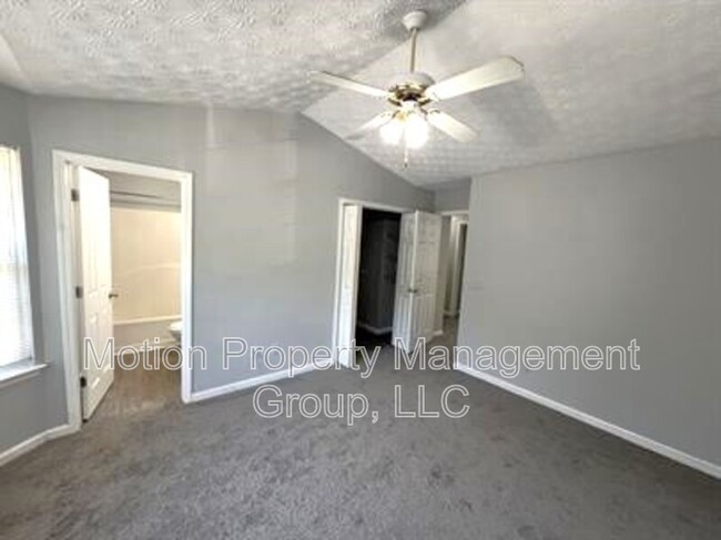 Building Photo - 5556 Pineridge Ct