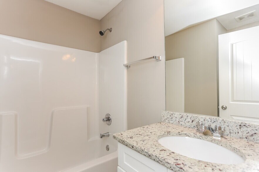 Building Photo - 634 Fieldcrest Dr