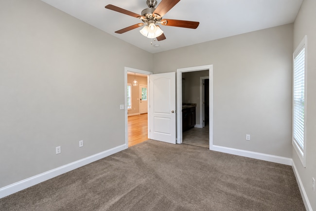Building Photo - 1566 Lake Villa Cir