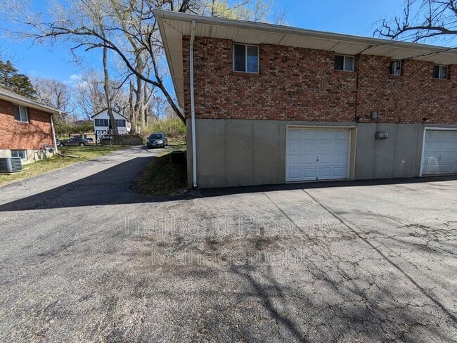 Building Photo - 110 S High St