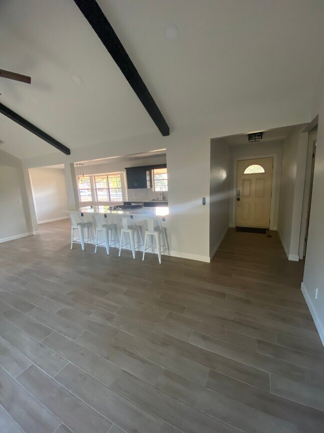 Building Photo - 471 W 67th St