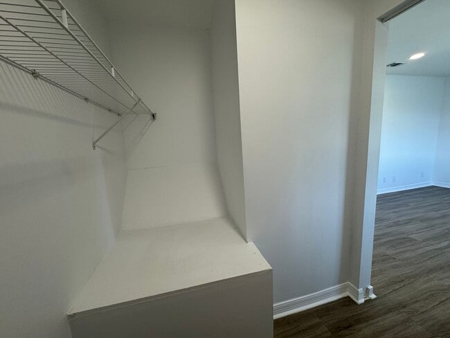 Building Photo - Light and Bright - Virtual or In-Person To...