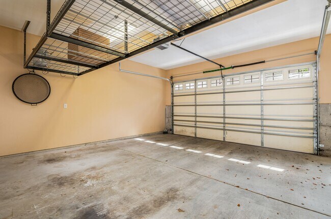 Building Photo - North East Facing 4 bed 3 bath ready for m...