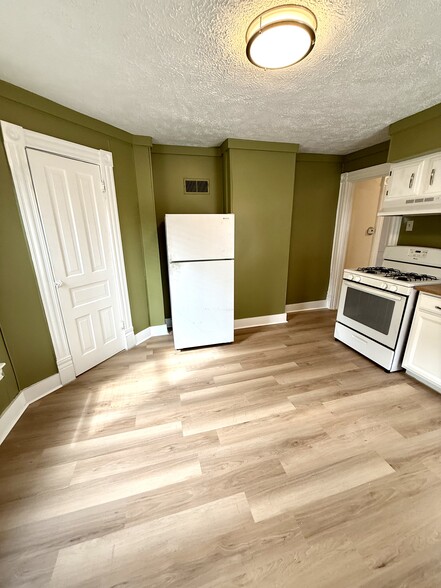 Eat in kitchen - 1054 Vance Ave