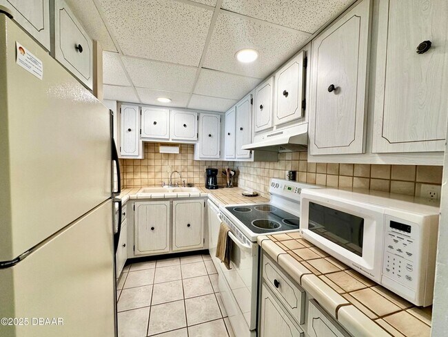 Building Photo - 3051 S Atlantic Ave