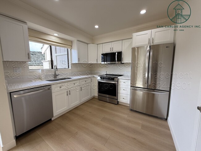 Building Photo - Newly Updated Two Bedroom Arroyo Carmel Townhouse