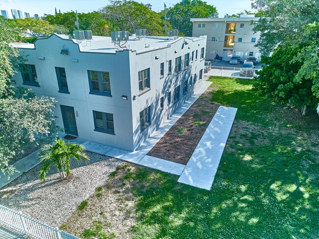 Building Photo - 2020 Washington St