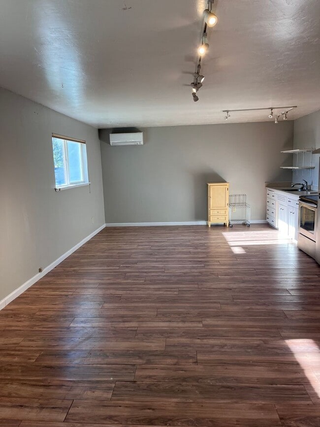 Building Photo - Private Studio -Mariposa