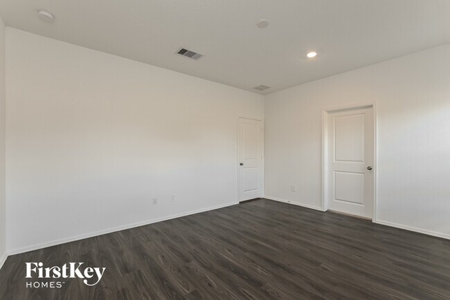 Building Photo - 18438 Summit Ranch Dr