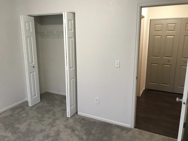 Building Photo - Spacious 5 Bedroom, 3 Bath Ranch Home with 2-Car Garage