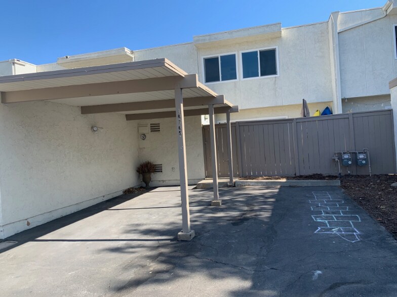 Building Photo - 16765 Barefoot Cir