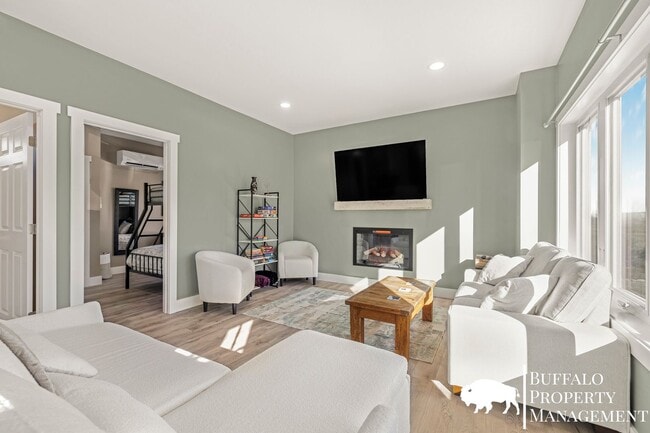 Building Photo - Brand new fully furnished home available for rent!!