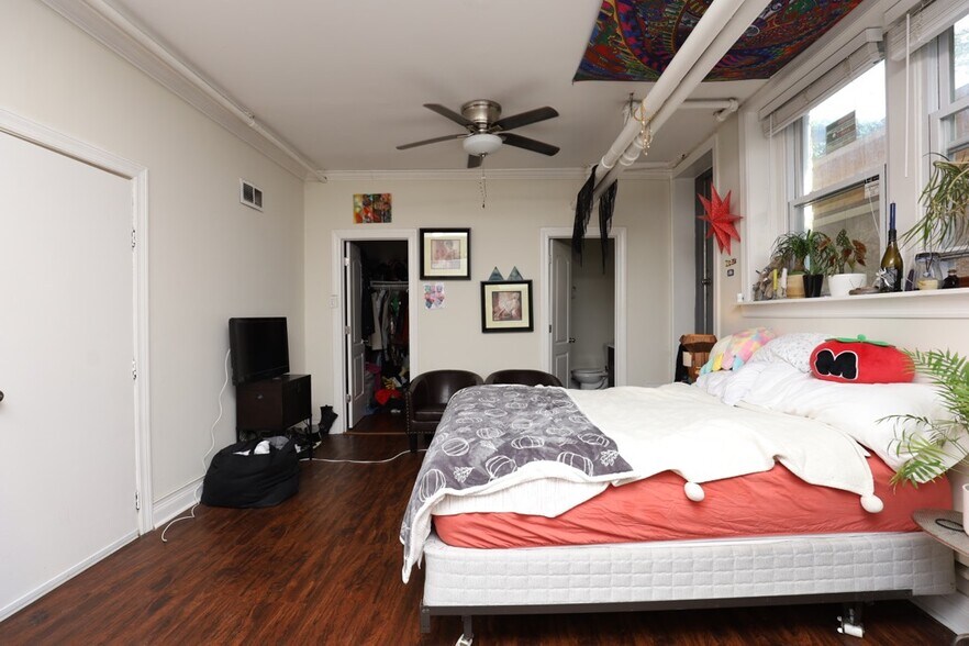 Building Photo - 2120 N Dayton St