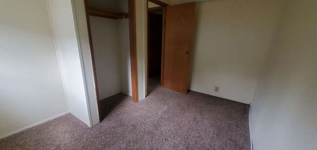 Building Photo - Pre-Leasing for September - 7Bed/3.5bath House