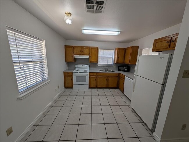 Building Photo - 15506 Enid Dr